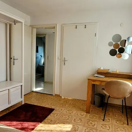 Appartement Einzelzimmer Mandala, Privat